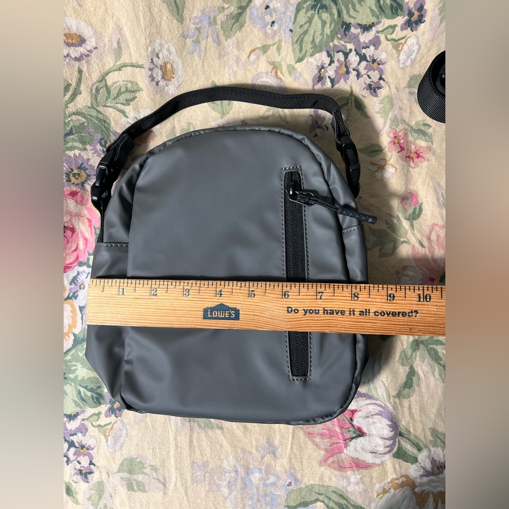 Lightweight Crossbody waterproof bag - Picture 5 of 10
